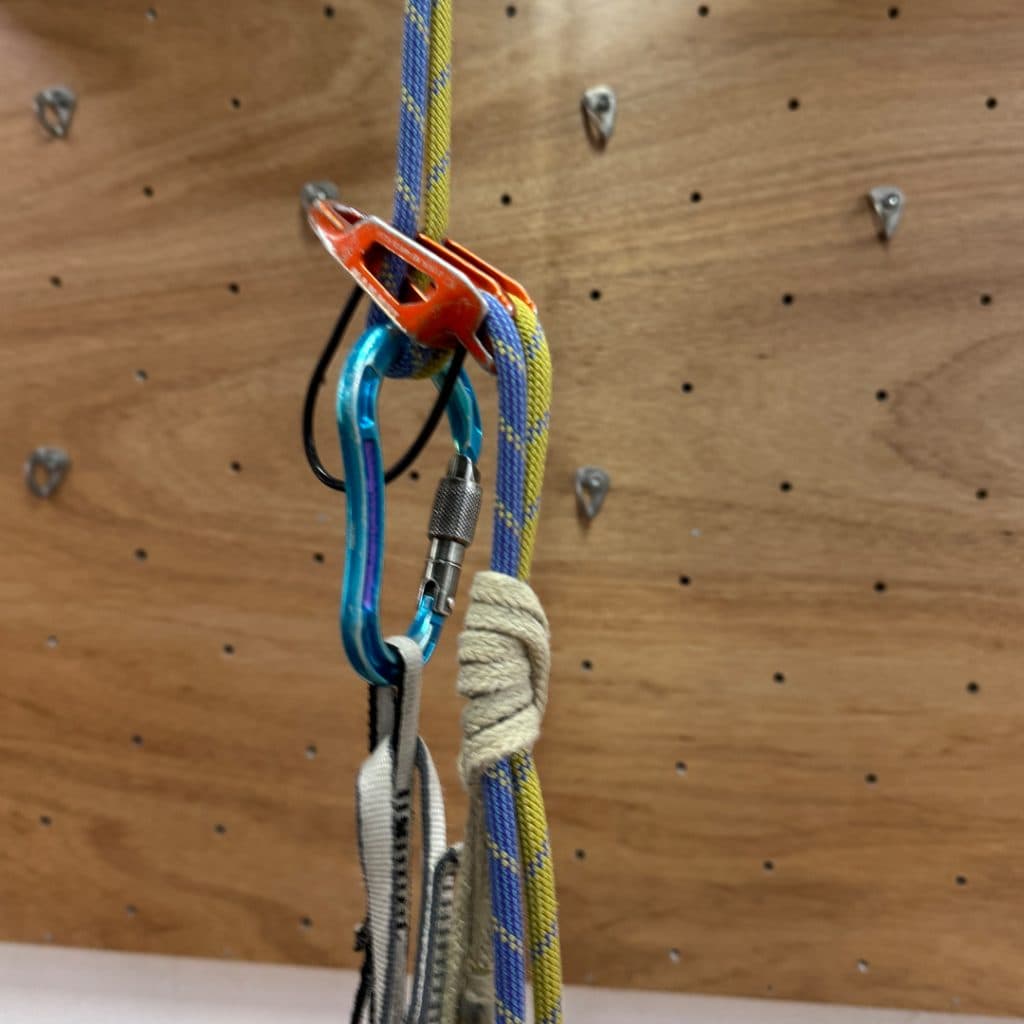 バックアップ付き懸垂下降のシステム