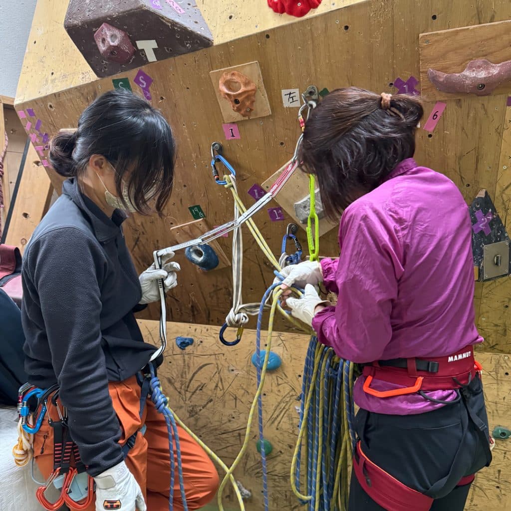 2ピッチのシミュレーション。懸垂にて下降。