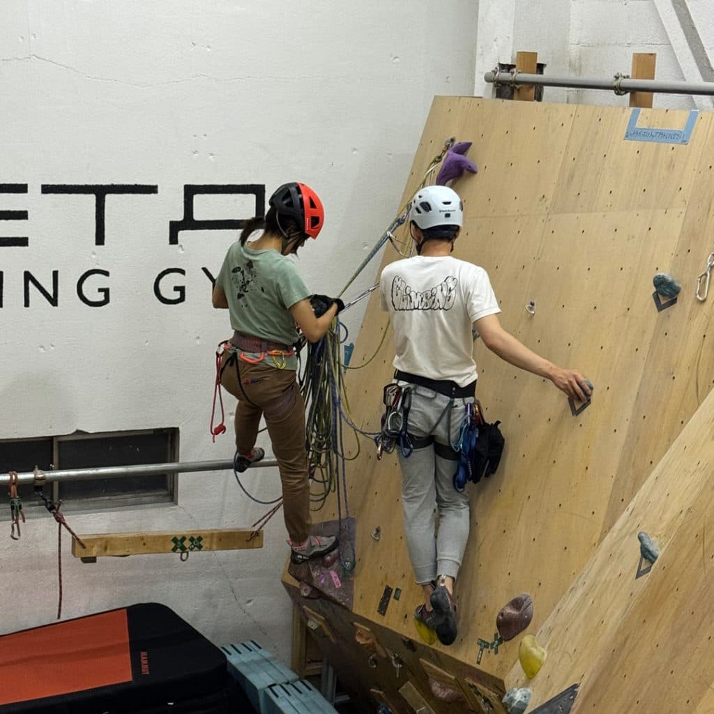 2ピッチのシミュレーション。懸垂にて下降。